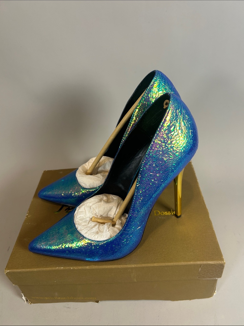 (10+) NIB Privileged Verge Green Iridescent Pointed-Toe Stilettos Gold Heels 11